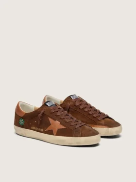 Ανδρικά Super-Star LTD από καφέ σουέτ με κόκκινο δερμάτινο αστέρι και κεντήματα με πράσινες χάντρες