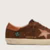Ανδρικά Super-Star LTD από καφέ σουέτ με κόκκινο δερμάτινο αστέρι και κεντήματα με πράσινες χάντρες