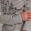 Ανδρικό πουκάμισο με λευκές και μπλε ρίγες και κέντημα στο μπροστινό μέρος