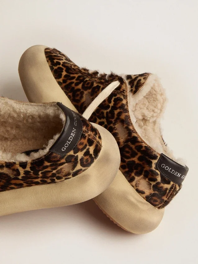 Γυναικεία παπούτσια Space-Star από δέρμα πόνυ με animal print και επένδυση από shearling