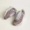 Γυναικεία αθλητικά παπούτσια με Running Sole από νάιλον και σουέτ σε χρώμα λεβάντας, με τυπωμένο αστέρι και ασημένια δερμάτινη ετικέτα στη φτέρνα