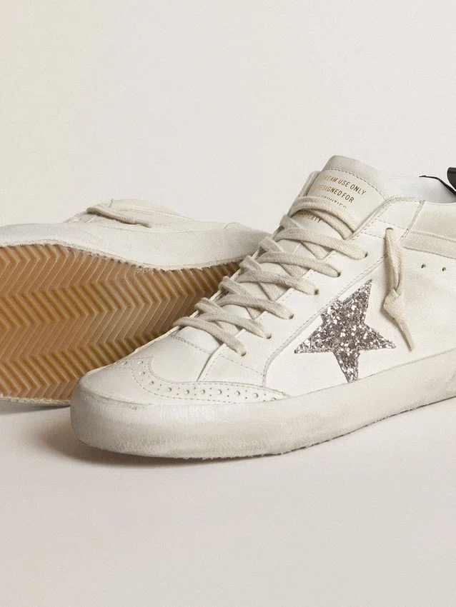 Γυναικεία Mid Star με ασημί αστέρι με γκλίτερ και μαύρη πλαστικοποιημένη ετικέτα στη φτέρνα