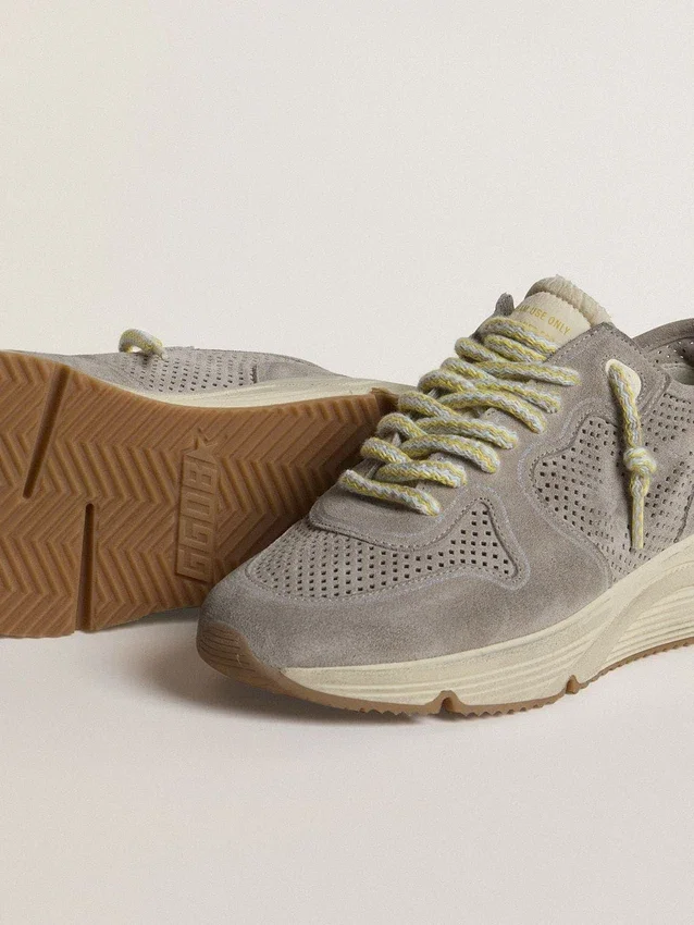 Γυναικεία παπούτσια με Running Sole από γκρι σουέτ με γκρι σουέτ αστέρι και λουράκι στη φτέρνα