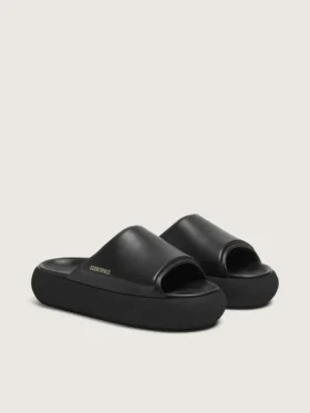 Γυναικεία slip-on Space-Star από μαύρο δέρμα