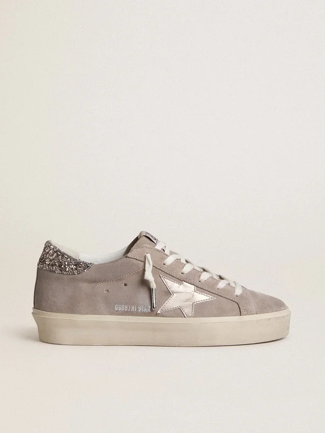 Γυναικεία Sneakers Hi Star από μπεζ σουέτ με αστέρι από πλαστικοποιημένο δέρμα και γκλίτερ στη φτέρνα