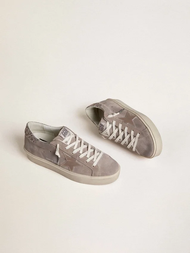 Γυναικεία Sneakers Hi Star από μπεζ σουέτ με αστέρι από πλαστικοποιημένο δέρμα και γκλίτερ στη φτέρνα