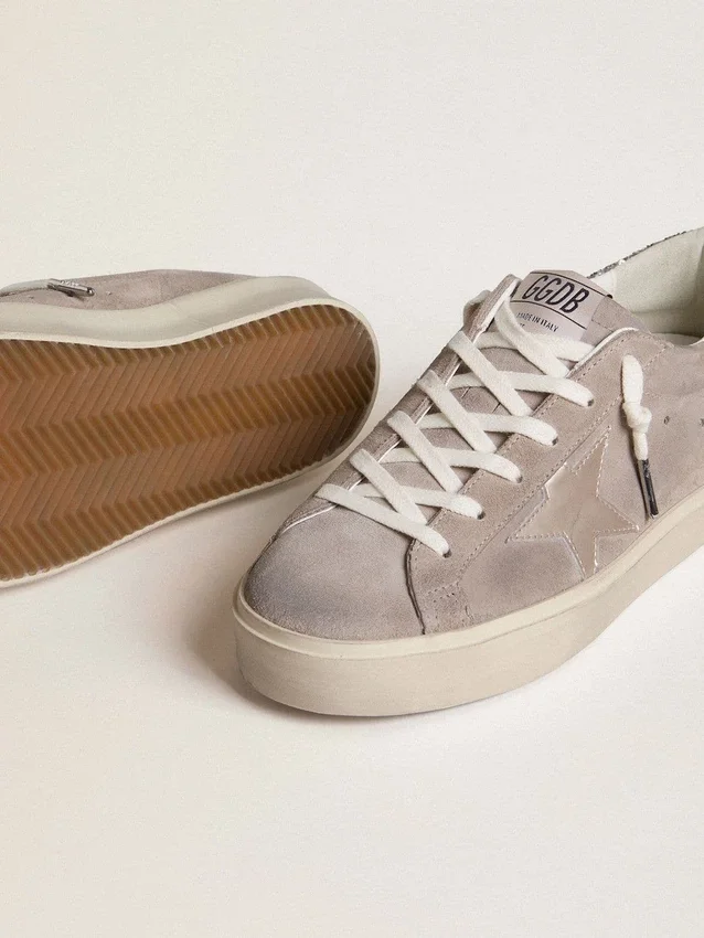 Γυναικεία Sneakers Hi Star από μπεζ σουέτ με αστέρι από πλαστικοποιημένο δέρμα και γκλίτερ στη φτέρνα