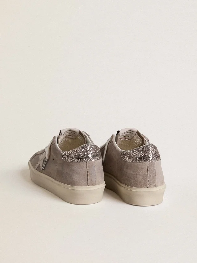 Γυναικεία Sneakers Hi Star από μπεζ σουέτ με αστέρι από πλαστικοποιημένο δέρμα και γκλίτερ στη φτέρνα
