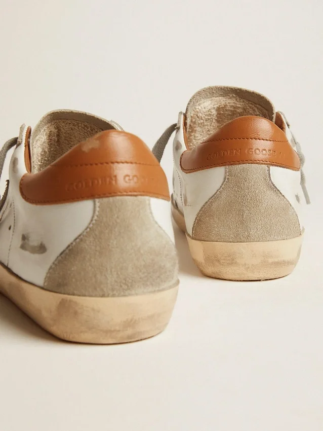 Γυναικεία Sneakers Super-Star με αστέρι από σουέτ και καφέ λουράκι στη φτέρνα