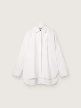 Γυναικείο oversized πουκάμισο από λευκό βαμβάκι με πλισέ λεπτομέρειες και κουμπιά-κοσμήματα
