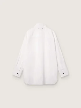 Γυναικείο oversized πουκάμισο από λευκό βαμβάκι με πλισέ λεπτομέρειες και κουμπιά-κοσμήματα