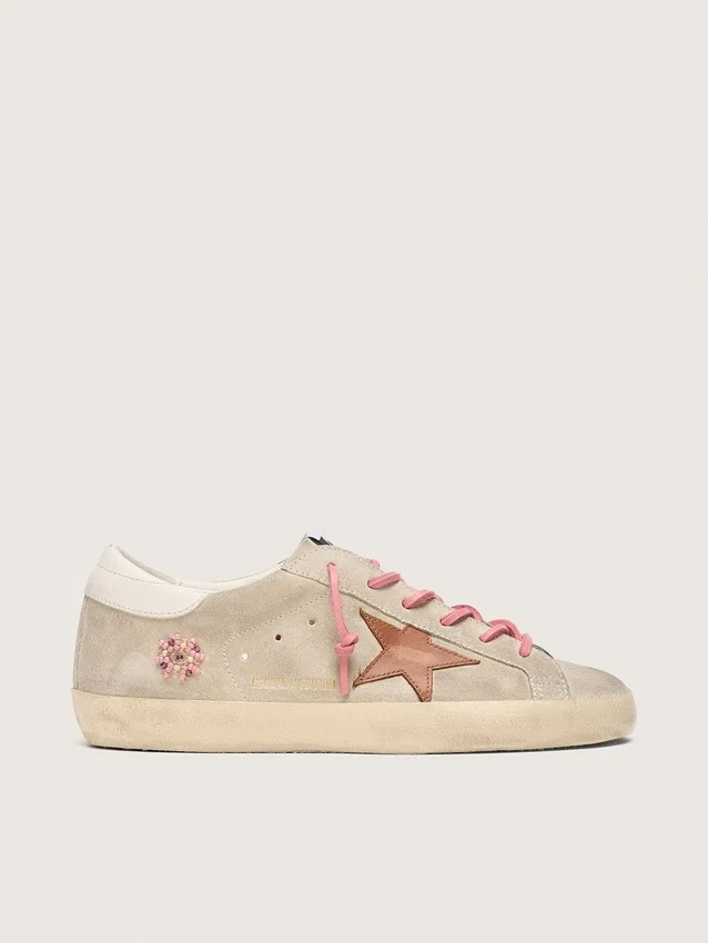 Γυναικείο Super-Star LTD από σουέτ σε χρώμα μαργαριταριού με κόκκινο αστέρι και κεντήματα