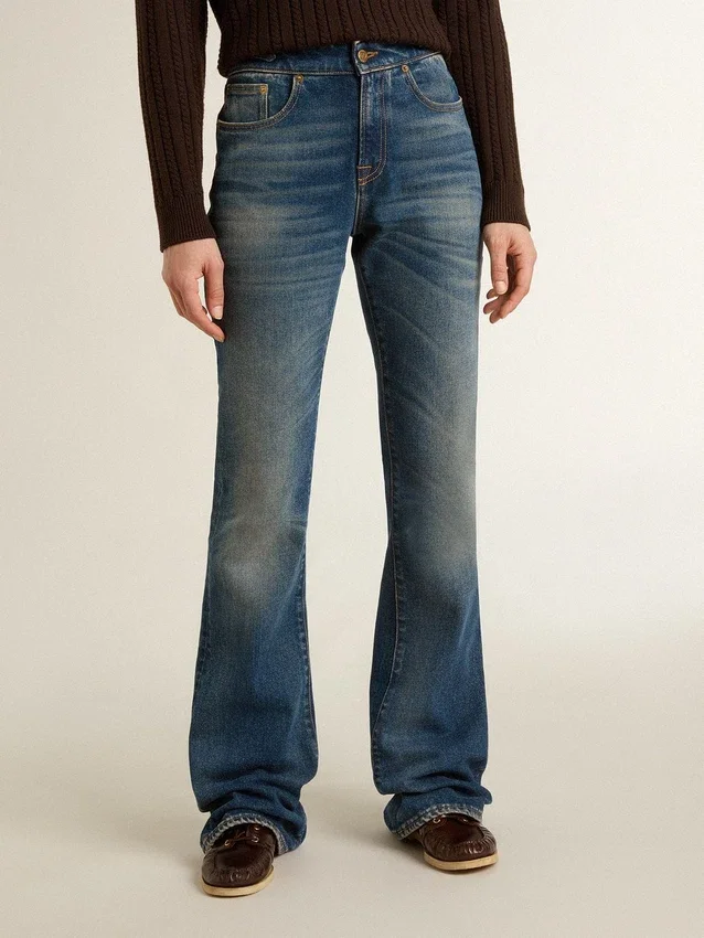 Γυναικείο τζιν με bootcut γραμμή, vintage πλύση και μεταλλικές λεπτομέρειες