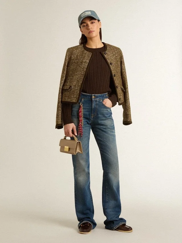 Γυναικείο τζιν με bootcut γραμμή, vintage πλύση και μεταλλικές λεπτομέρειες