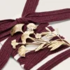 Κορδόνια CNY Δέρματα από μπορντό μαλλί με χρυσή καρφίτσα σε σχήμα λουλουδιού