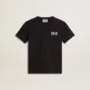 Μαύρο T-shirt με λευκό λογότυπο σε αντίθεση στο μπροστινό μέρος και μεγάλο αστέρι στο πίσω μέρος