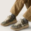 Running Sole από γκρι σουέτ με λευκό αστέρι και λευκή ετικέτα στη φτέρνα