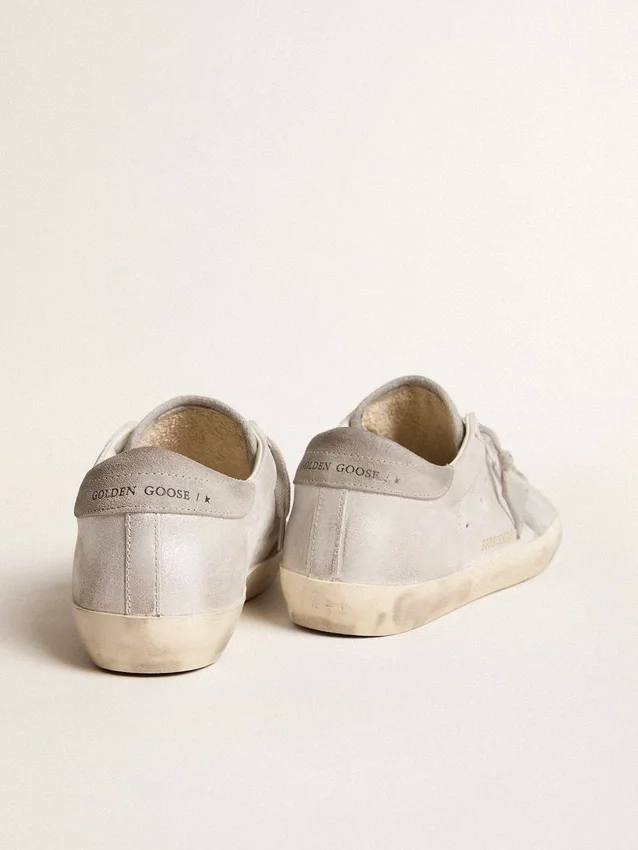 Sneakers Super-Star από δέρμα με γκρι-λευκό εφέ γκλίτερ και δερμάτινο αστέρι