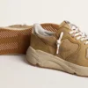Σόλα Running Sole από μπεζ νουμπούκ με μπεζ δερμάτινο αστέρι