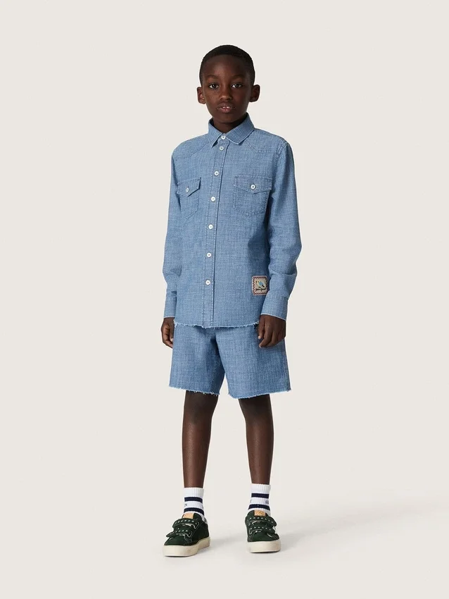 Σορτς Journey unisex από ανοιχτό μπλε βαμβακερό chambray με κεντημένο λογότυπο