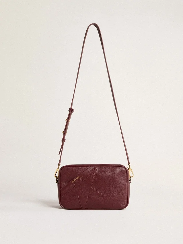 Star Bag από δέρμα σε χρώμα κόκκινου κρασιού με αστέρι σε τόνο-πάνω-τόνο