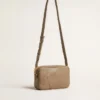 Star Bag από δέρμα σε χρώμα σαλέ με αστέρι σε τόνο-πάνω-τόνο