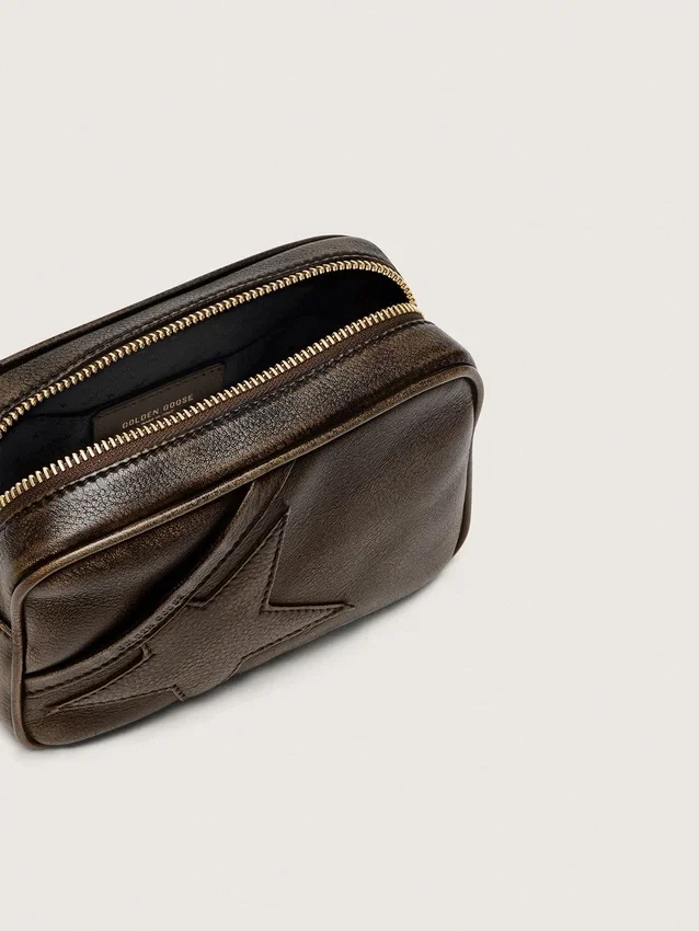 Star Bag «Mini» από παλαιωμένο σκούρο καφέ δέρμα με αστέρι σε τόνους του ίδιου χρώματος