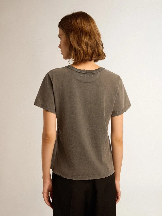 Τ-shirt με φθαρμένη εμφάνιση και στενή γραμμή σε ανθρακί χρώμα