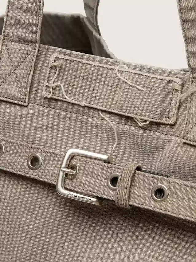 Τσάντα tote από καμβά σε χρώμα ανθρακί με κεντήματα και λεπτομέρειες σε χρώμα παλαιωμένου ασημιού