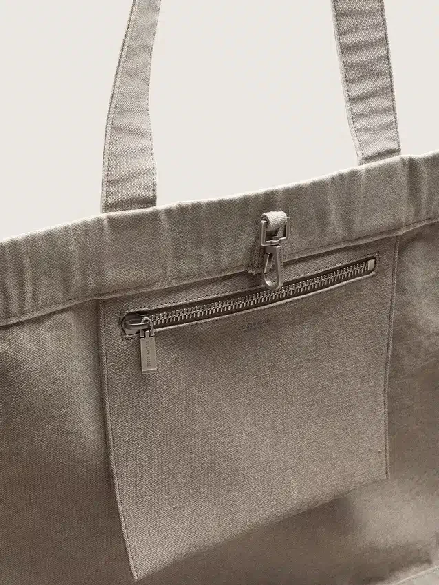 Τσάντα tote από καμβά σε χρώμα ανθρακί με κεντήματα και λεπτομέρειες σε χρώμα παλαιωμένου ασημιού