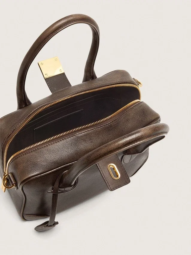 Τσάντα Vita από καφέ δέρμα vintage με χρυσές λεπτομέρειες