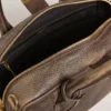 Τσάντα Vita από καφέ δέρμα vintage με χρυσές λεπτομέρειες