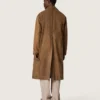 Unisex παλτό τύπου trench από καφέ κερωμένο twill με δερμάτινες λεπτομέρειες