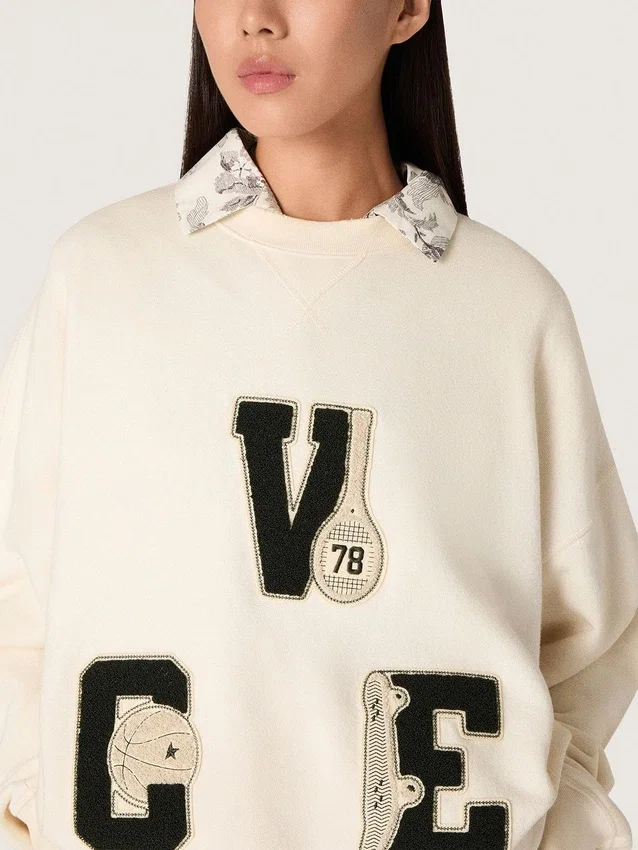 Unisex βαμβακερό φούτερ Star σε vintage λευκό χρώμα με κεντημένα μπάλωμα VCE